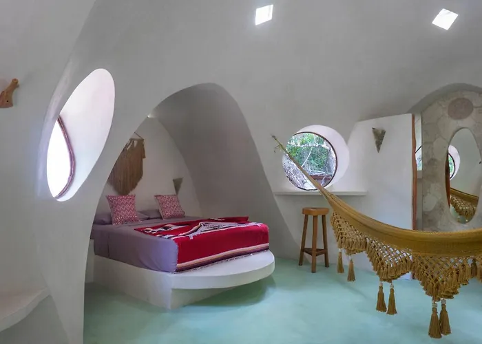 Unique Jungle Dome 2 Queen Beds Lodge *